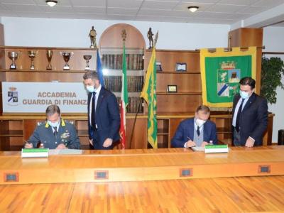 Firma accordo autorità UniBg-GdF